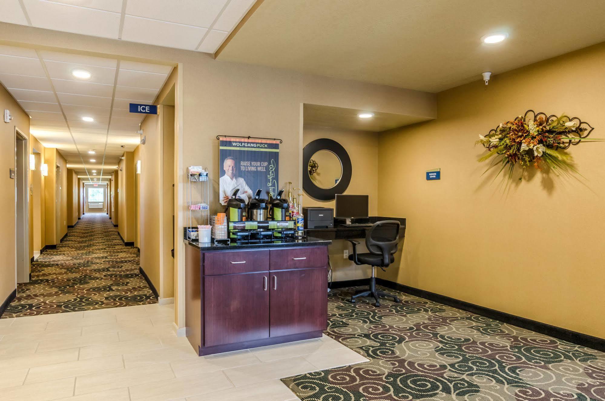 Cobblestone Inn & Suites - Oberlin Eksteriør billede